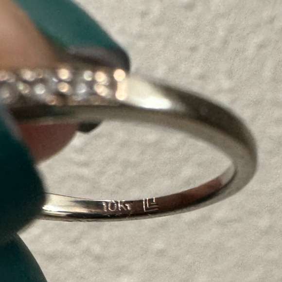 White gold and Diamond band. - Picture 7 of 7